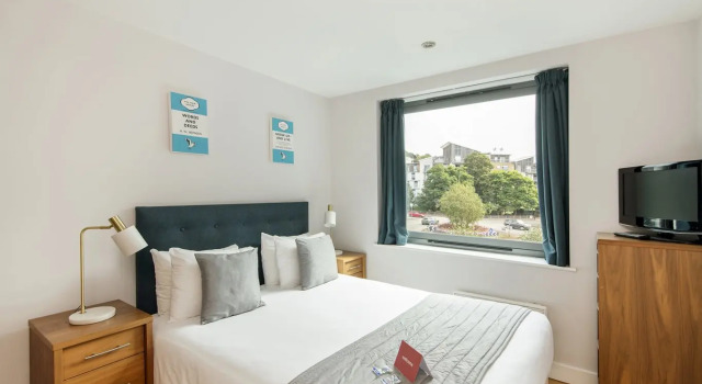 Апартаменты HQ Aparthotel Farnborough