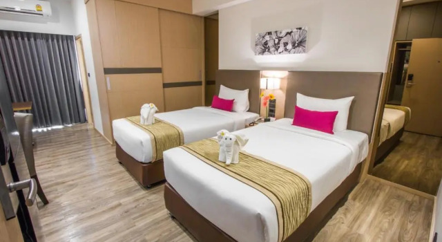 Двухместный номер Standard с балконом Pacific Park Hotel