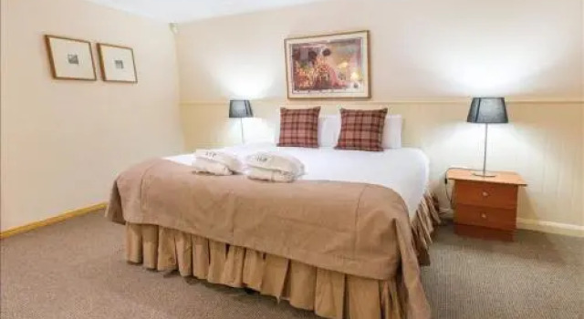 Cameron House Detached Lodge L70