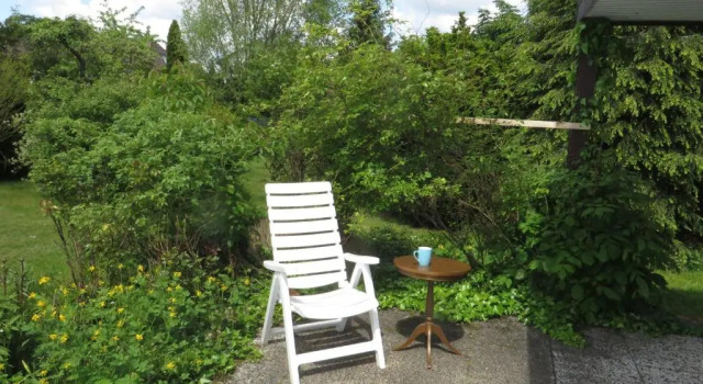 Entire house, quiet city location, garden, parking