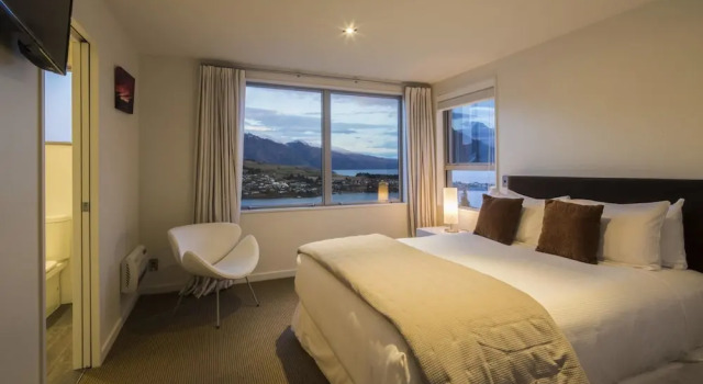 Mountain & Lake Views, Забронировать Дом для отпуска Куинстаун 