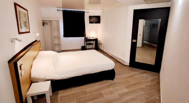 Номер Comfort Crystal Hotel Saint Denis Basilique