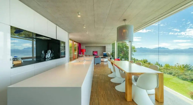 Luxury & Modern 4BD Villa with Panoramic Lake View by GuestLee, Buchen Sie Villa Lutry 