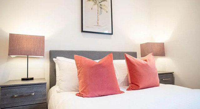One Bed - Queensmere Shopping Centre by Belvilla