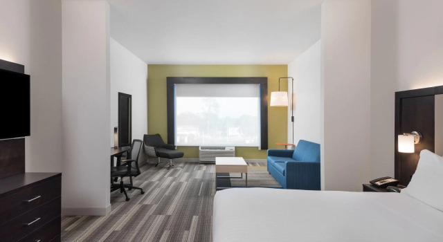 Четырёхместный люкс Holiday Inn Express & Suites Lakeland South by IHG