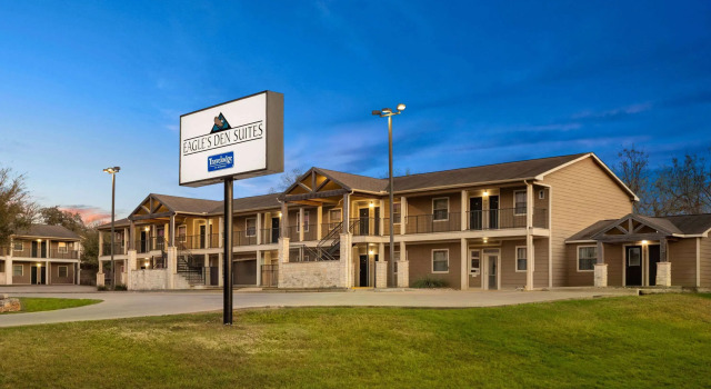 Eagle's Den Three Rivers Texas a Travelodge by Wyndham, Rezervați Hotel Three Rivers Texas