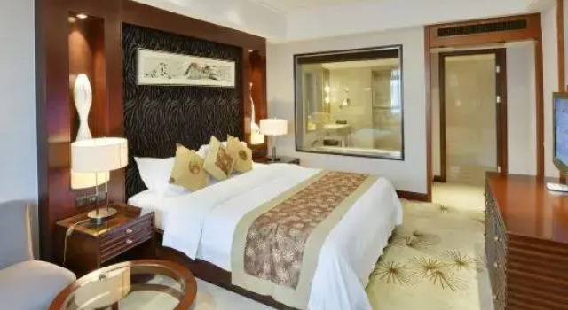 Номер Executive Yizui Crown Hotel
