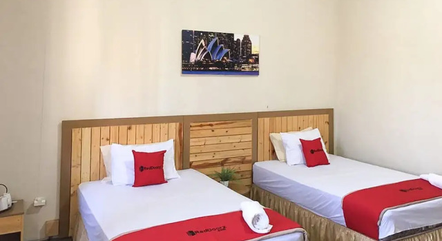 Двухместный номер Premium RedDoorz Plus Syariah near Alun Alun Sampang