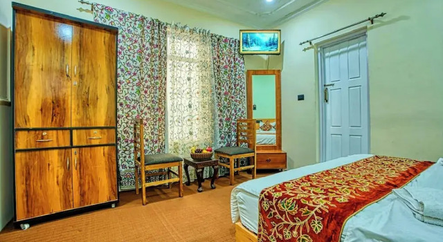 Anjeer villa, Забронировать Отель Сринагар Jammu & Kashmir Ski