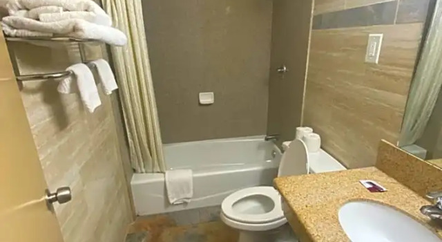 Четырёхместный номер Standard Downtown Motel 7