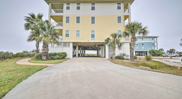 Beach Days & Resort-style Fun! Galveston Retreat