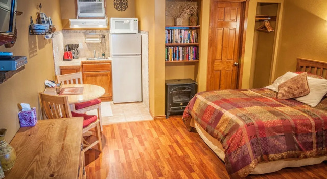 Четырёхместный семейный номер Standard Цокольный этаж Holiday Lodge on Canyon Lake