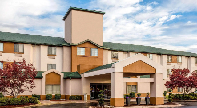 Wingate by Wyndham Owensboro, Book Hotel Hoteller i Owensboro med pool, Swimmingpool