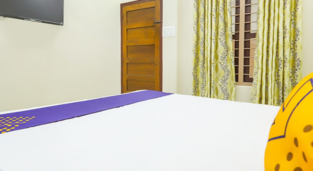 Hotel O Aluva Railway Station Formerly Menachery Tourist Home, Забронировать Отель Отели Aluva с парковкой, Парковка
