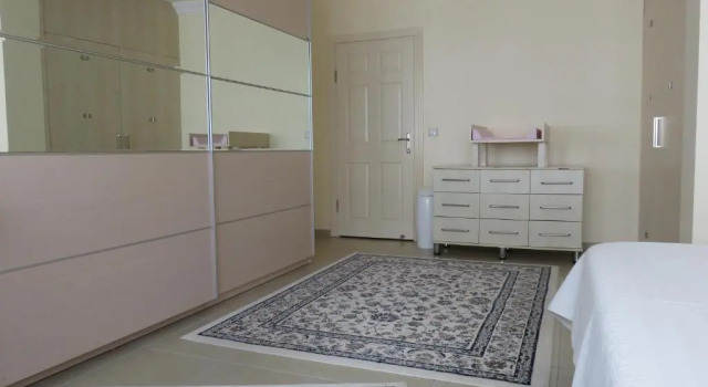 Spacious suite close to the beach