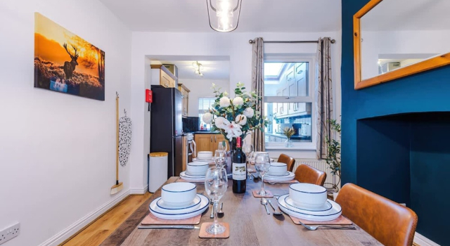 NEW Spacious Stylish Home City Centre Sleep 4, Забронировать Дом для отпуска Виллы Честера, рядом с Больница Countess of Chester, Вилла
