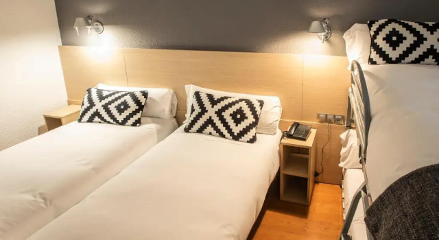 Camera quadrupla Standard Hotel Burlada