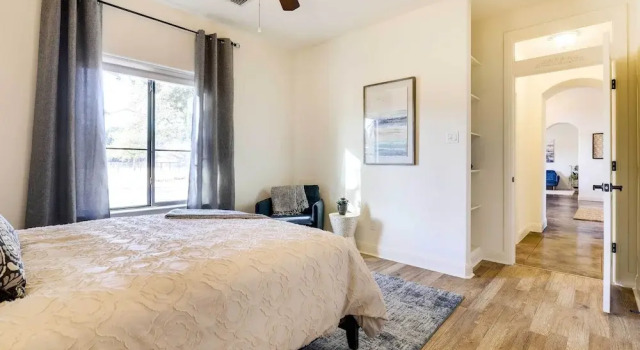 Stylish Home w/ Hot Tub ~ 4 Mi to Canyon Lake