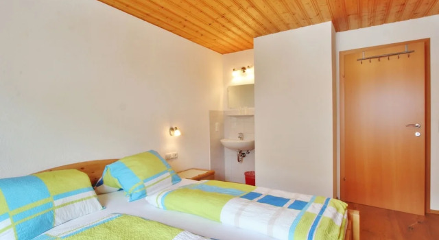Large Apartment in Salzburg With Swimming Pool, Rezerwuj Apartament Hotele w Salzburg z parkingiem, Parking