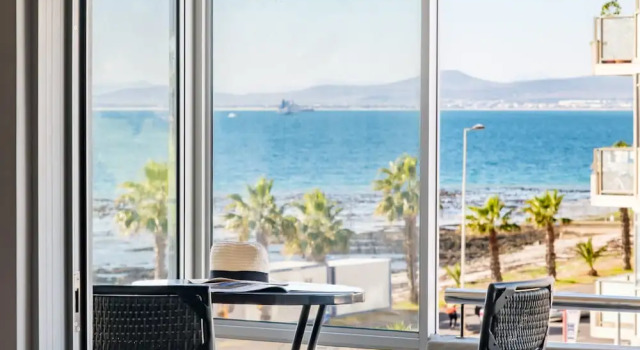 Апартаменты Cape Towns Charming Seaside Avaya Apartment