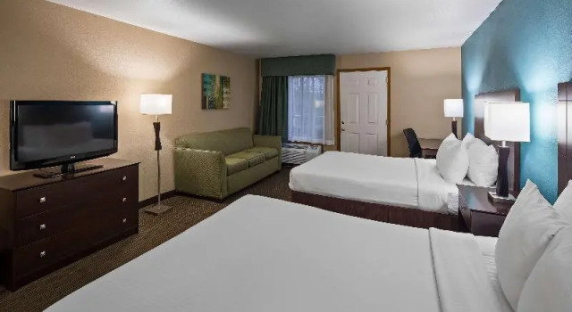 Четырёхместный номер Standard с балконом Best Western Galena Inn & Suites