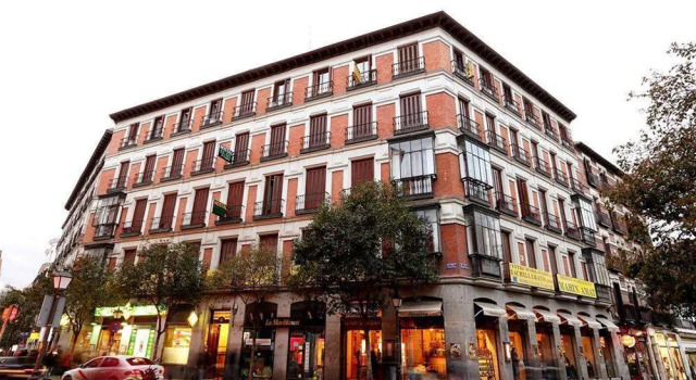 Hostal Silserranos, Забронировать Отель Шамбери Мадрид, рядом с Monumento a los Caídos por España