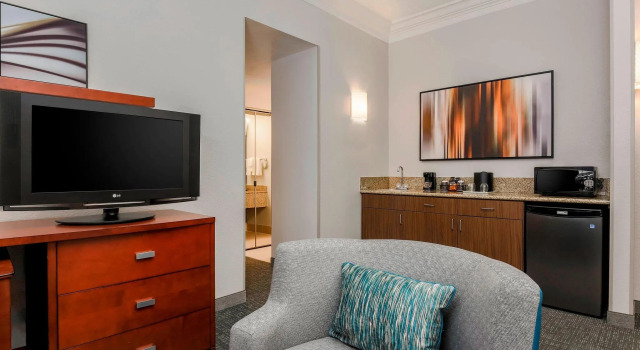 Двухместный люкс c 1 комнатой Courtyard by Marriott Orlando Lake Mary North