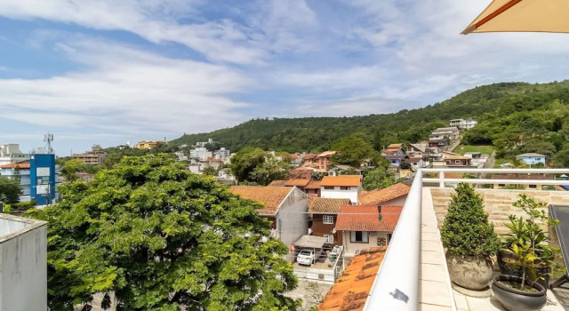 Апартаменты Penthouse W/terrace 5 min From the Beach Cos302