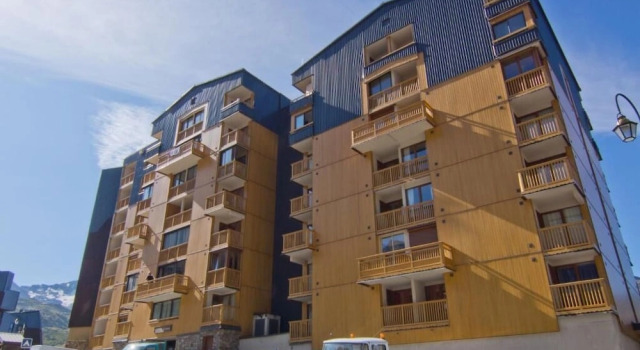 Cimes De Caron Appartements VTI, Забронировать Отель Валь-Торанс Три Долины, рядом с Спортивно-развлекательный центр SOGEVAB
