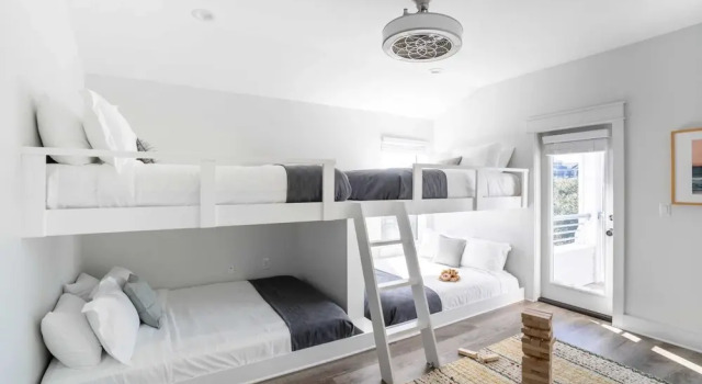 Lyle by Avantstay Chic Beach House w/ Pool & Hot Tub Walking Distance to Ocean, Varaa Villa Destin Emerald Coast