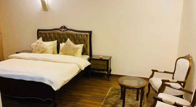 Royal Two Bed Luxury Apartment Gulberg, Reservar Apartamento Hotéis em Lahore com estacionamento, Estacionamento
