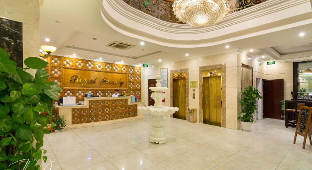 Royal Family Hotel, Забронировать Отель Отели Дананга муниципалитета с парковкой, Парковка
