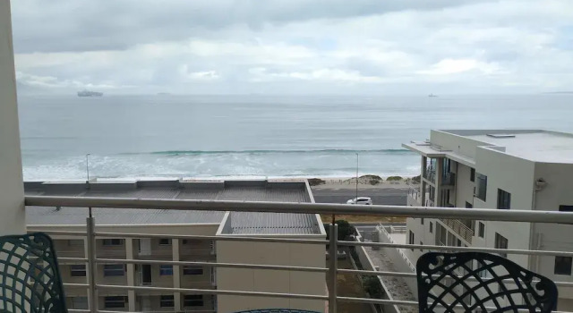 Апартаменты Deluxe The Waves, Living By the Beach