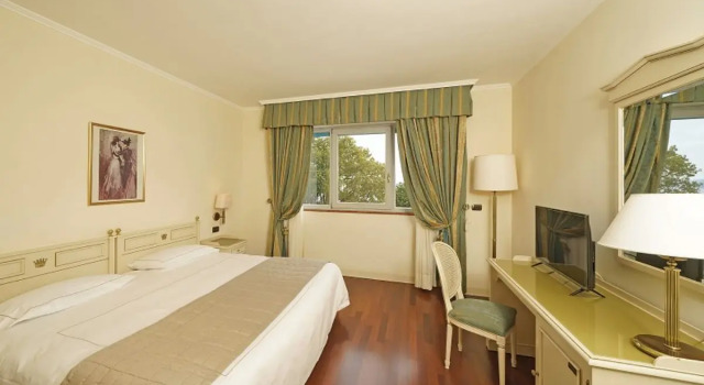 Номер Superior с видом на озеро Hotel Savoy Palace