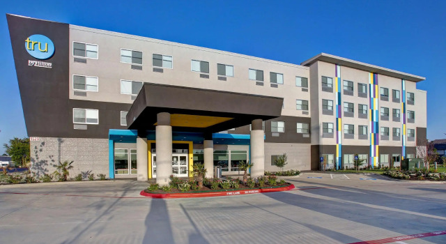 Кровать в общем номере Tru By Hilton Grand Prairie