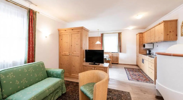 Residence Cesa Rives, Забронировать Отель Отели Сельва-ди-Валь-Гардена с парковкой, рядом с Бугельный подъёмник Кадепунт, Парковка
