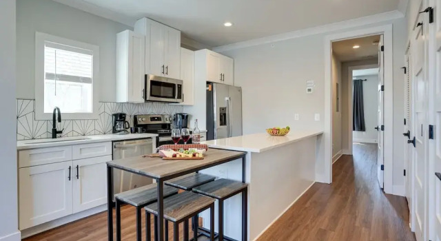 Modest Melrose - 5 Mins to Broadway - Rooftop Deck, Prenota Casa vacanze Hotel a Tennessee con parcheggio, Parcheggio