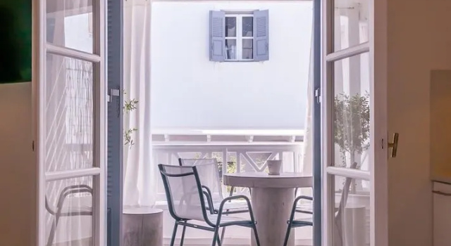 Четырёхместный люкс Milos Bay Suites