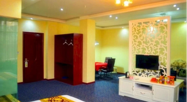 Yiyang Three-star Business Hotel, Book Hotel Yiyang Henan