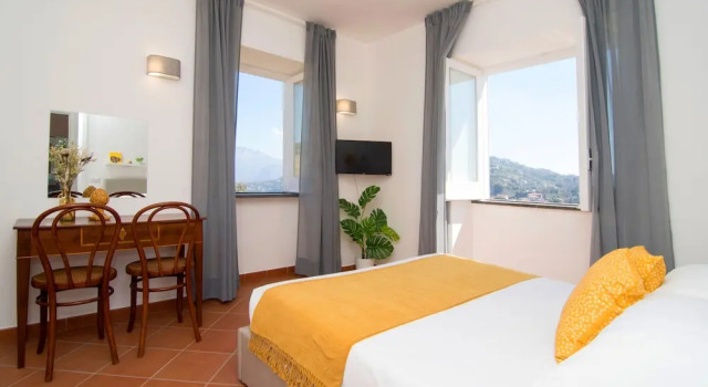 Family Villa in Sorrento Coast Pool & View