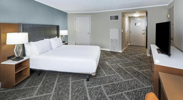 Двухместный номер Accessible DoubleTree by Hilton Tulsa - Warren Place