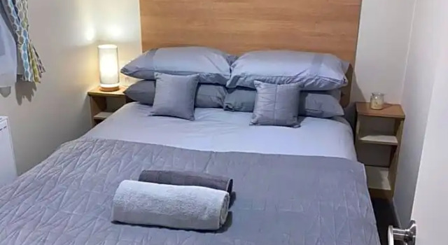 Dixons den