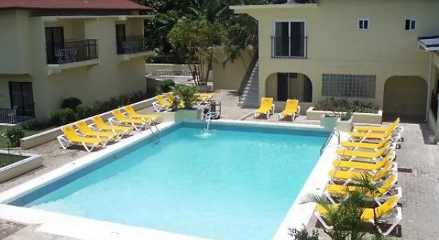 Кровать в общем номере Rooms on the Beach Negril