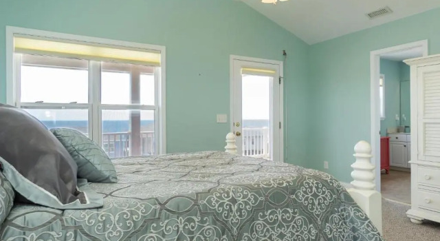 40 East Peach Bound by Oak Island Accommodations