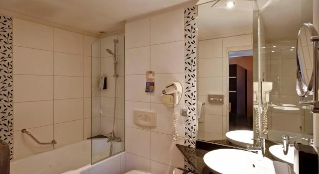 Двухместный номер Superior Kyriad Lyon Sud - Saint Genis Laval