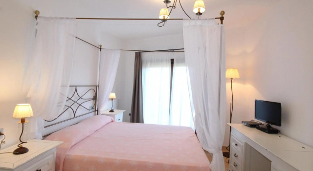 Holiday House, la Conia Cannigione, Book Hotel Cannigione Emerald Coast
