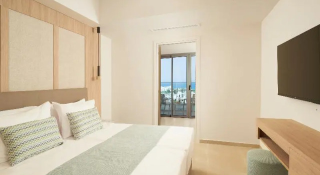 Семейный номер Standard с балконом Maris Grand Waterpark Resort