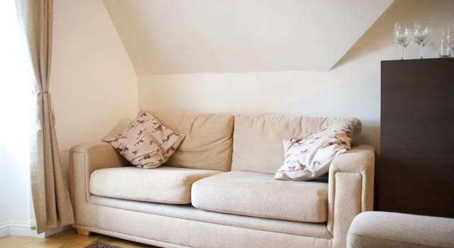 Modern And Charming 2 Bedroom Old Town Apartment, Забронировать Апартаменты/квартира Старый город Эдинбург, рядом с Национальный музей Шотландии