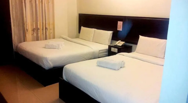 Четырёхместный номер Deluxe Hotel Bintang Indah