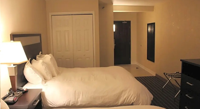 Четырёхместный номер Standard Alhambra Hotel